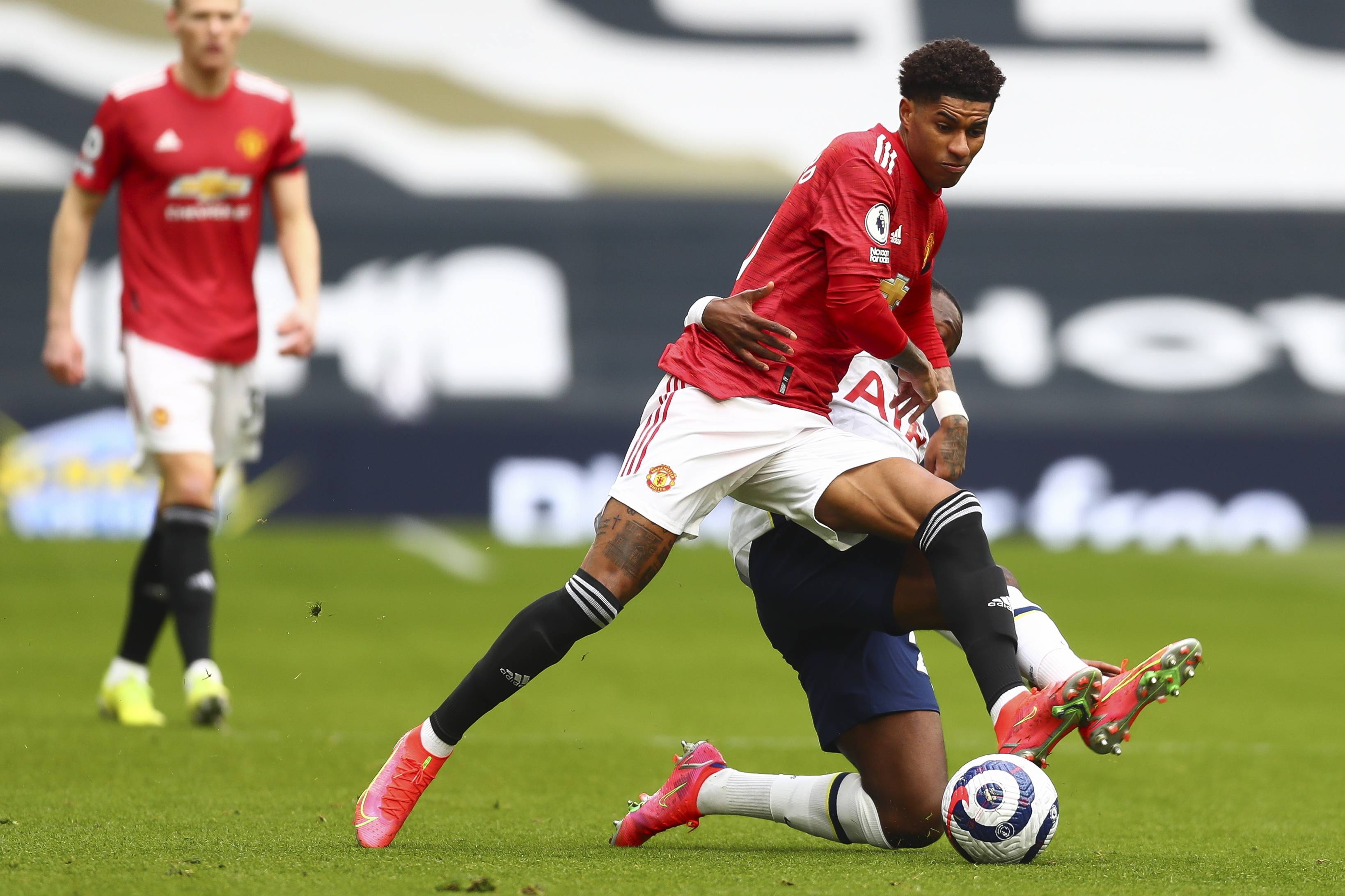 更得益于她 更得益于她